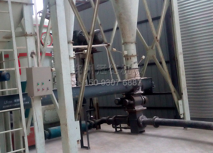 冠德磨粉機氣力連續噴射輸送入庫現場 冠德磨粉機氣力連續噴射輸送入庫現場